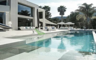Espagne-Villa de luxe à Ibiza avec 12 chambres, piscine, jacuzzi et tennis.